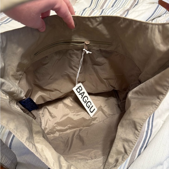 NWT BAGGU Large Nylon Sling Bag Purse - Picture 7 of 11